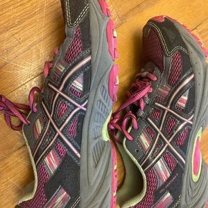 Women’s size 3.5 Asics gel-venture 5